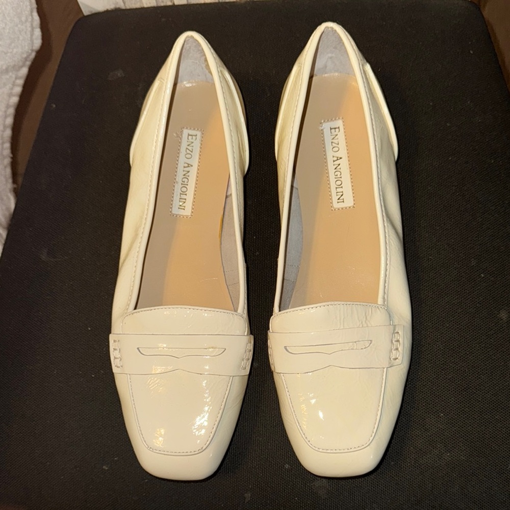 Enzo Angiolini Women's Ivory Flats